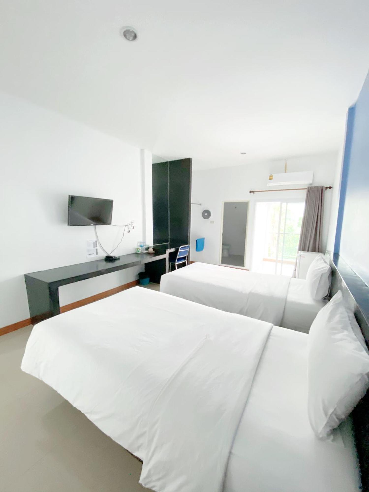 Tanatnan Hotel ระนอง ภายนอก รูปภาพ