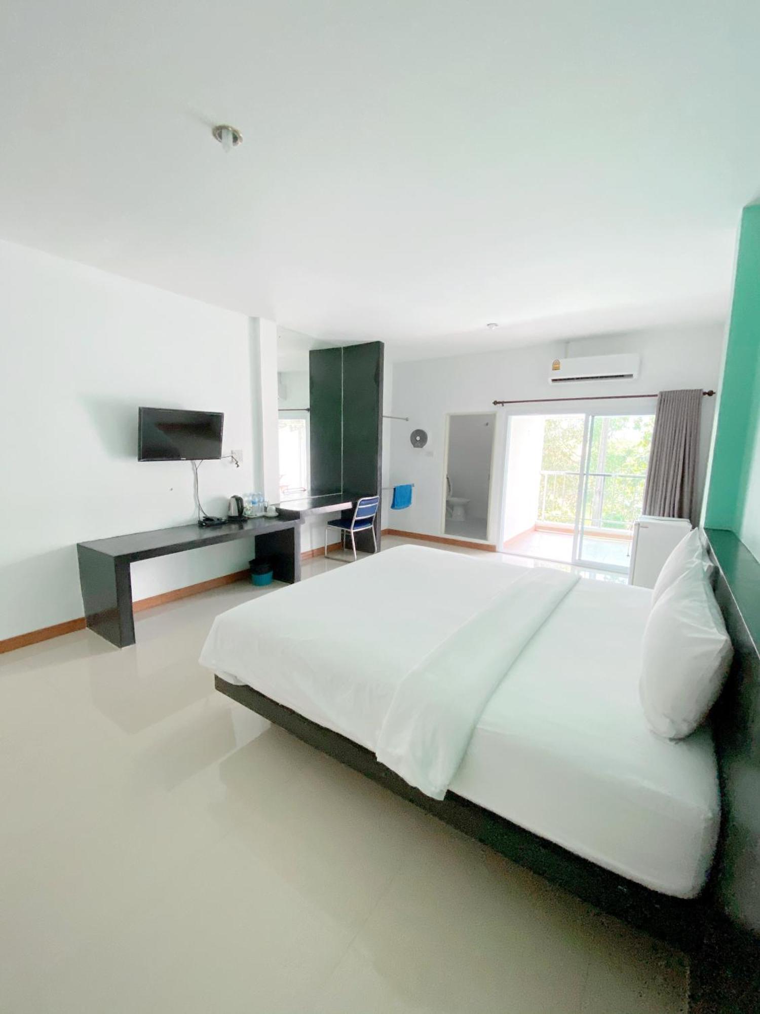 Tanatnan Hotel ระนอง ภายนอก รูปภาพ