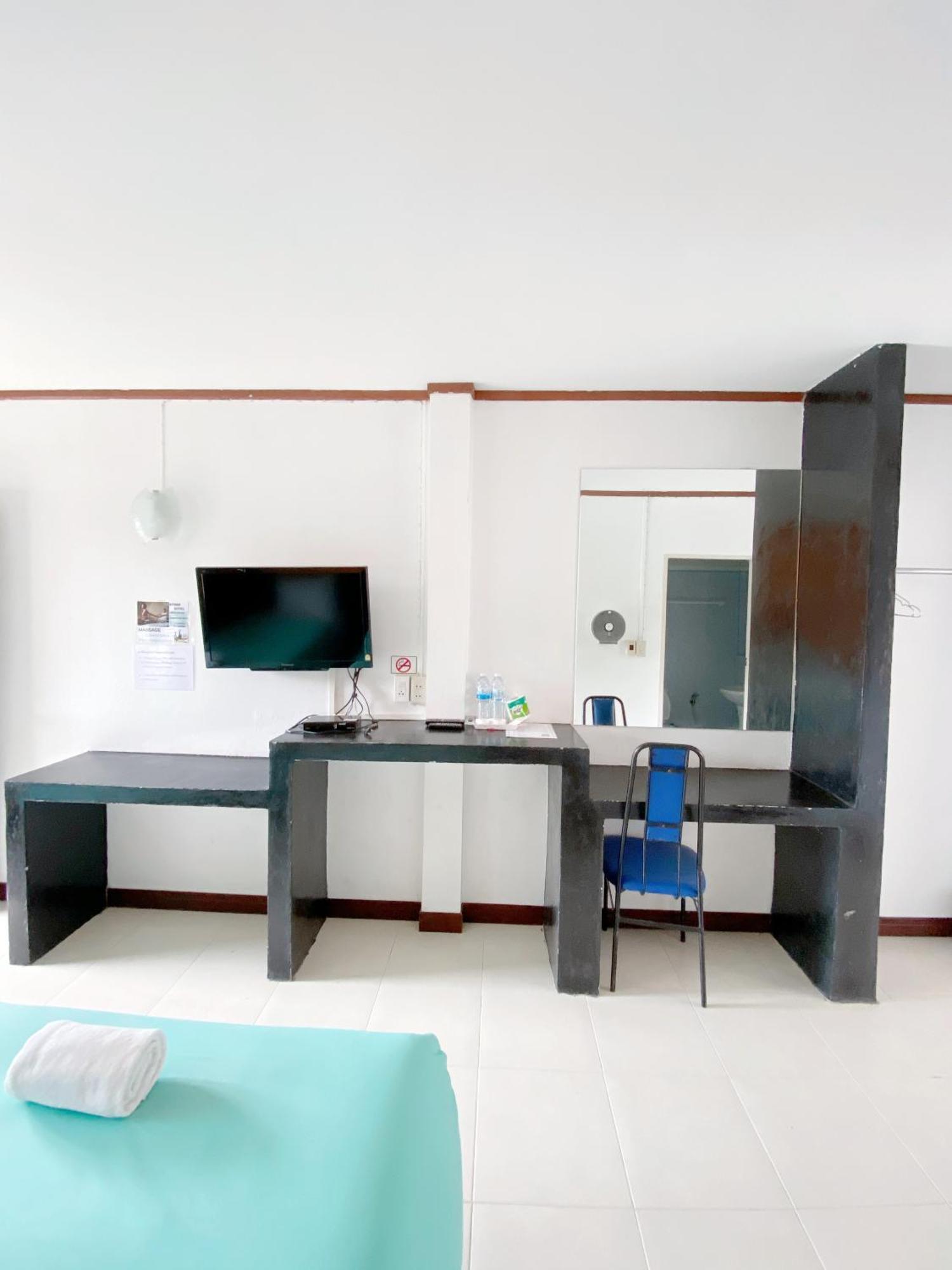Tanatnan Hotel ระนอง ภายนอก รูปภาพ