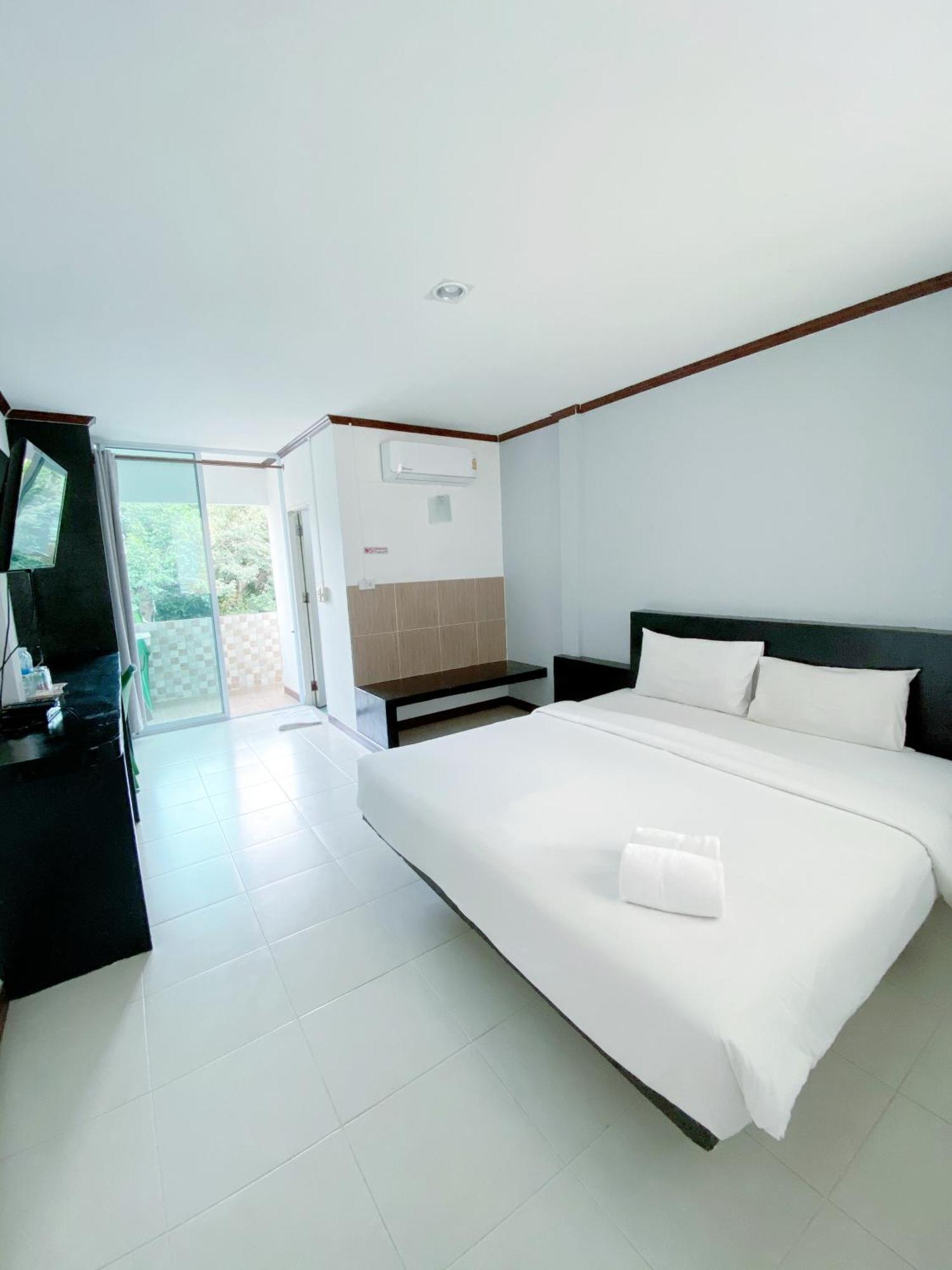 Tanatnan Hotel ระนอง ภายนอก รูปภาพ